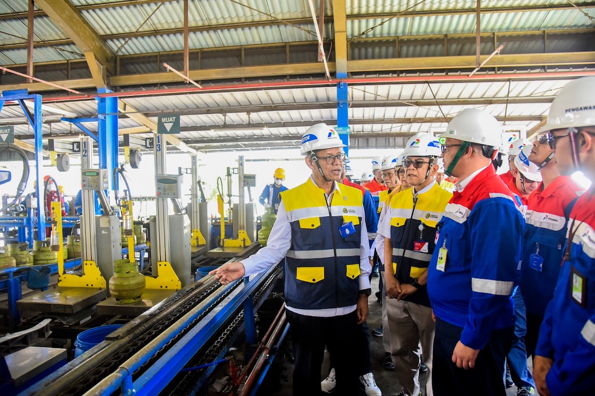 Pastikan Kelancaran Mudik, Wamen ESDM Tinjau Kesiapan Stok BBM dan LPG di Fuel Terminal Padalarang