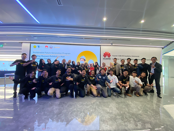Pelajari Teknologi Smart PV, Mahasiswa Gerilya Kunjungi Huawei Exhibition Hall 