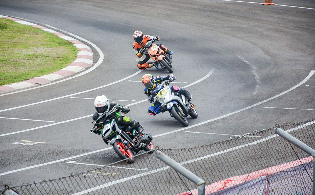 Pembalap Bintang Racing Team Sukses Sabet Piala Menteri ESDM pada Ajang PLN EV Conversion Race 2024