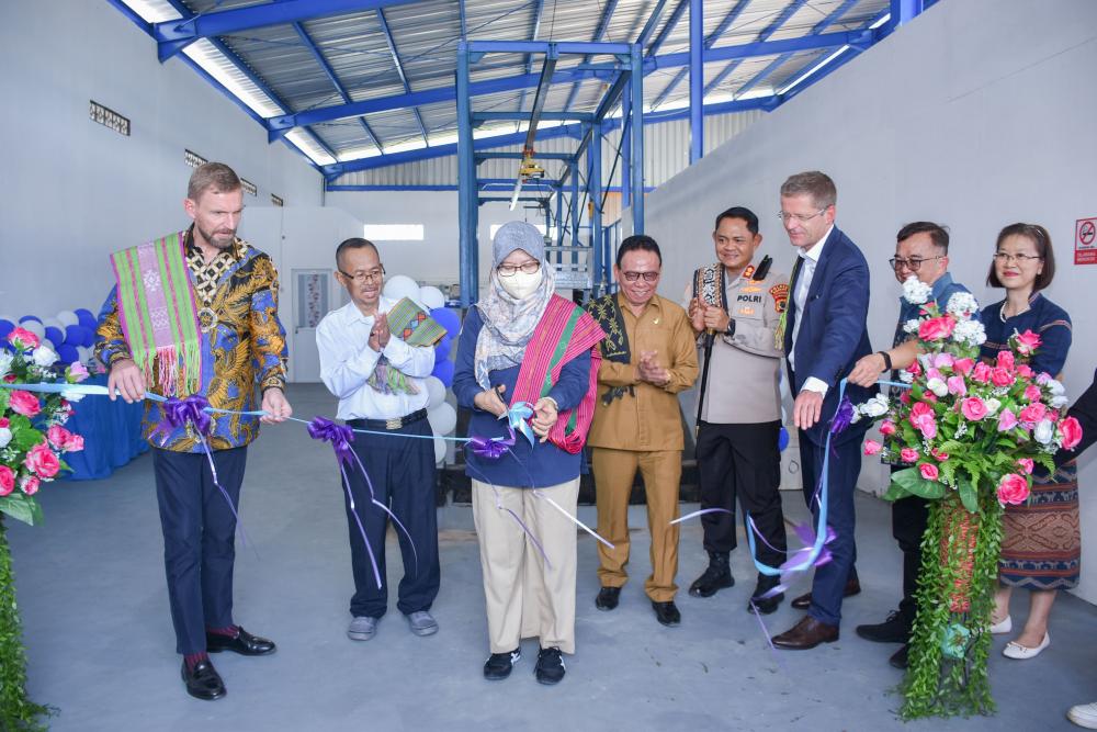 Pemerintah Permudah Pembuatan Es Dengan Sinar Matahari di Pulau Sulamu