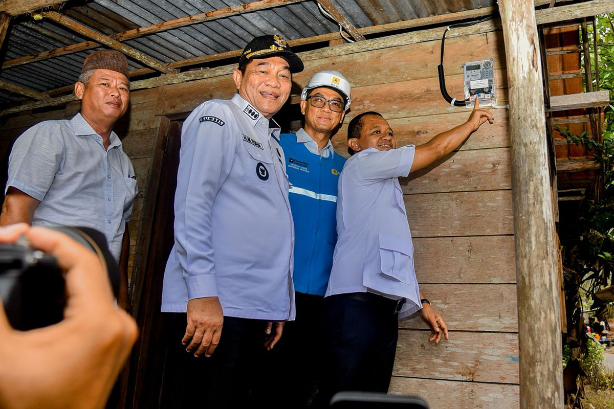 Pemerintah Tepati Janji, Terangi Listrik Desa di Musi Banyuasin
