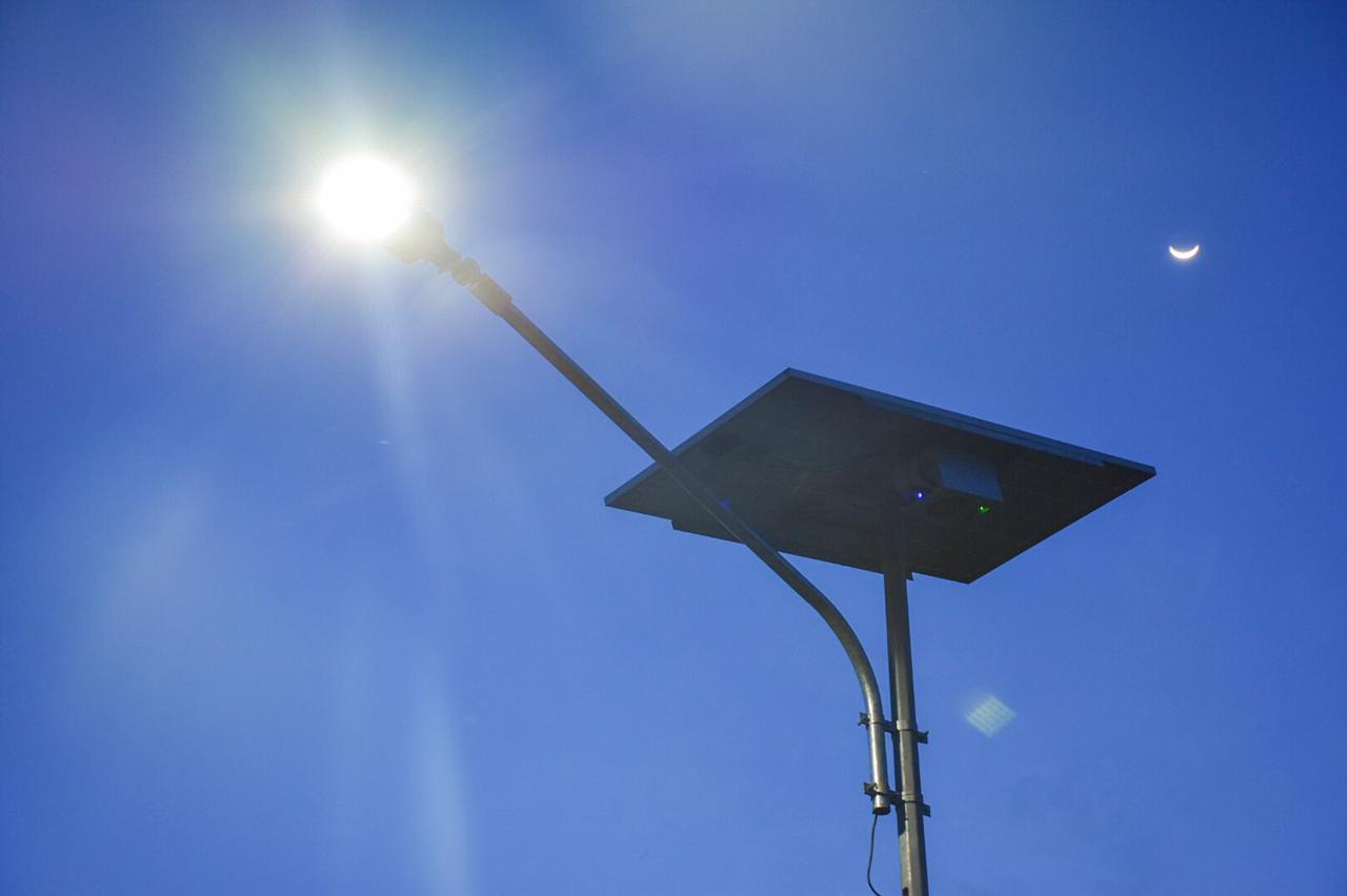 PJU-TS Hadir di Bulukumba, Masyarakat Makin Terang, Pengeluaran Daerah Makin Efisien