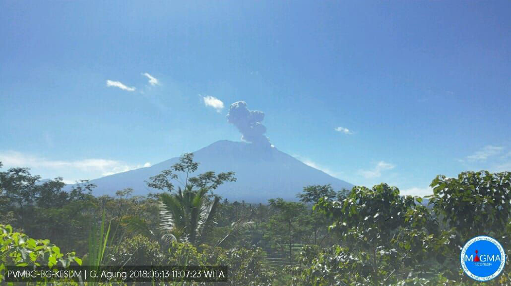 Pukul 11:05 WITA, Gunung Agung Kembali Keluarkan Erupsi
