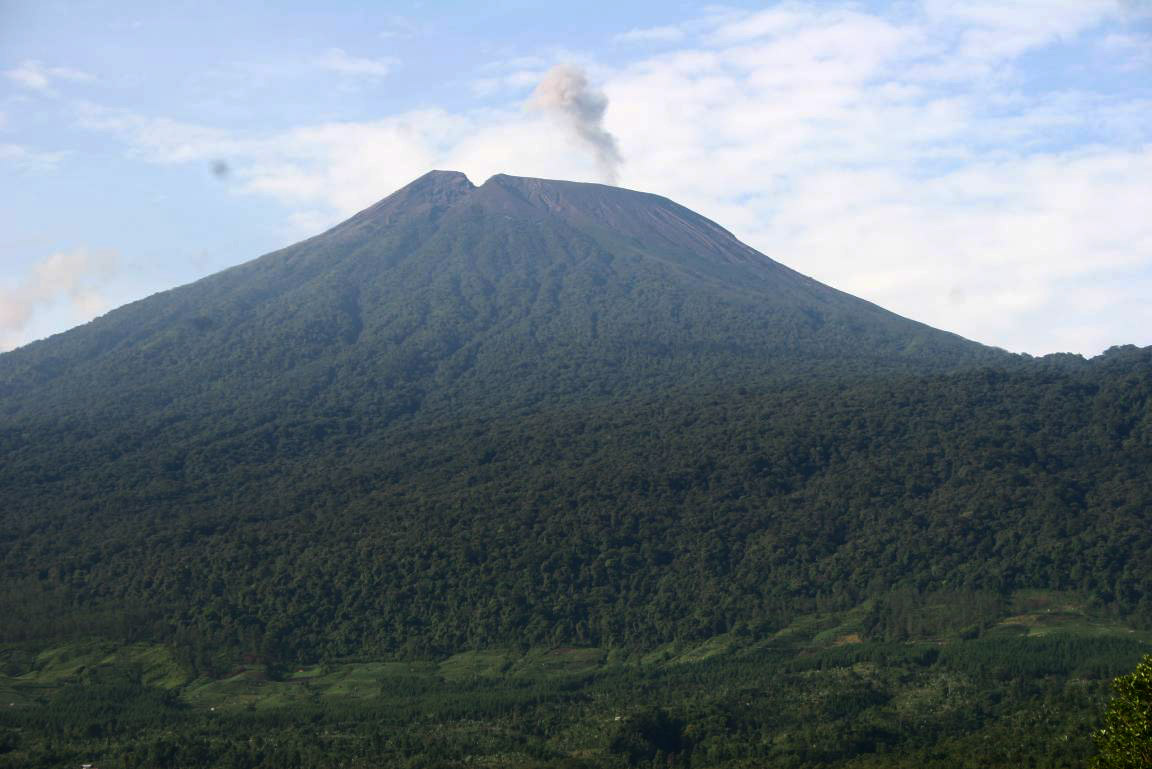 PVMBG Naikkan Status Gunung Slamet Menjadi Level II (Waspada)