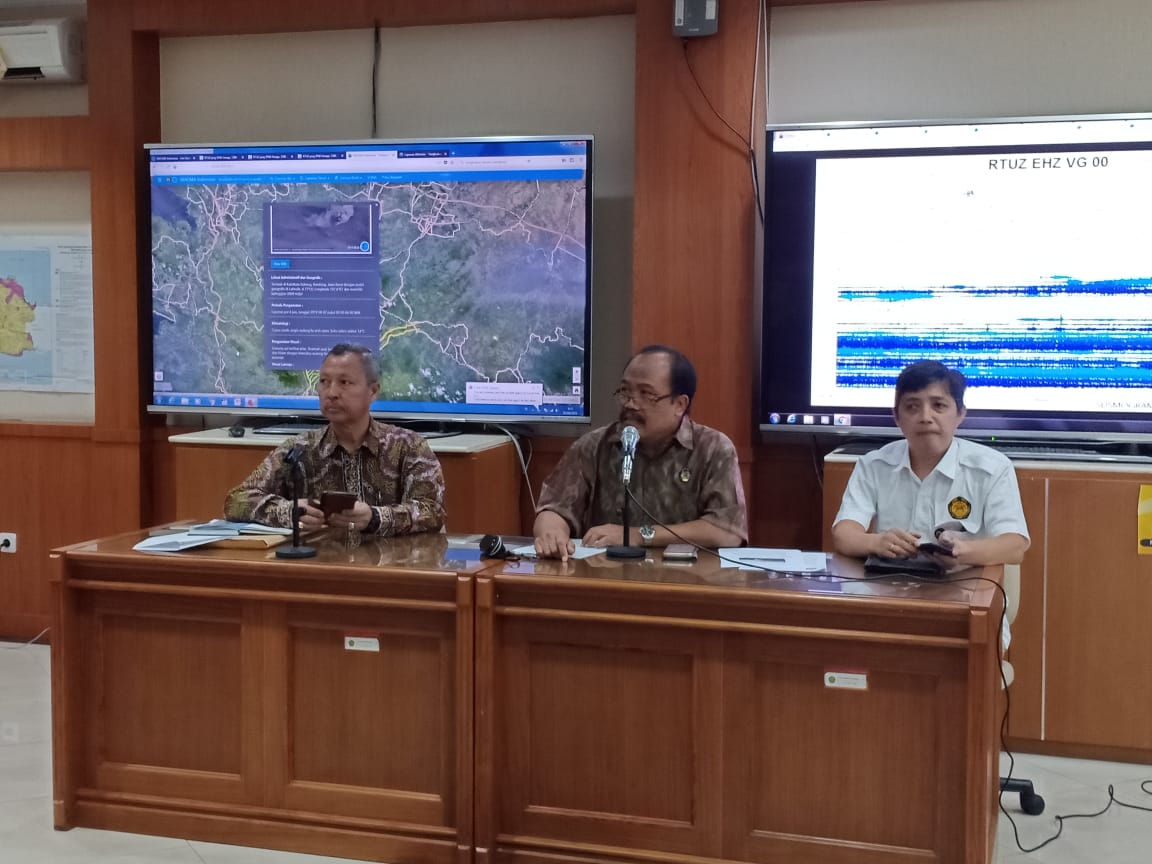 PVMBG Naikkan Status Gunung Tangkuban Parahu Menjadi Level II (Waspada)