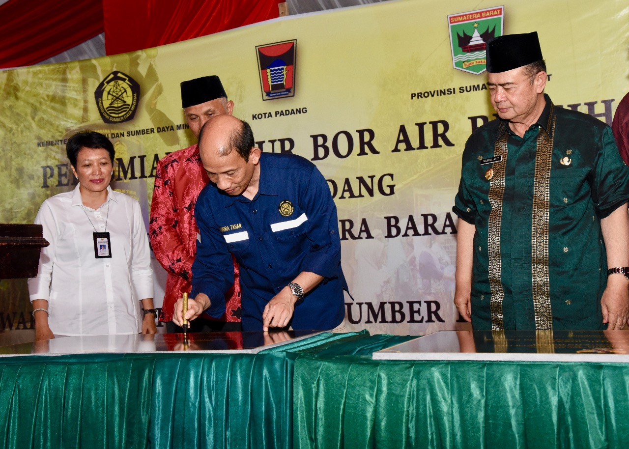Resmikan Sumur Bor di Ponpes Prof Hamka Padang, Arcandra: Air Bersih Adalah Hak Rakyat