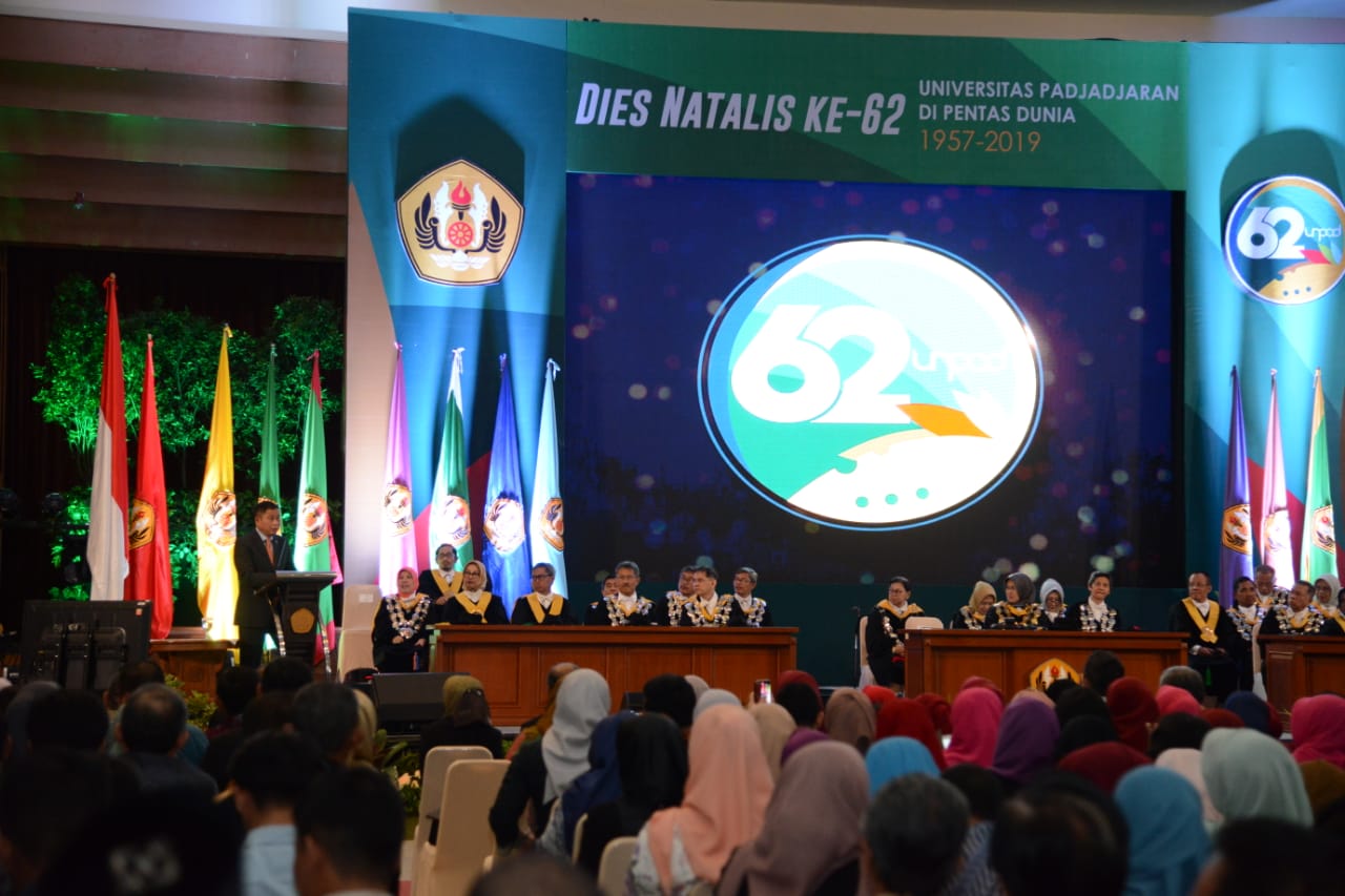 Sampaikan Orasi Ilmiah Dies Natalis Ke-62 Unpad, Menteri Jonan Tekankan Pemerataan Layanan Listrik