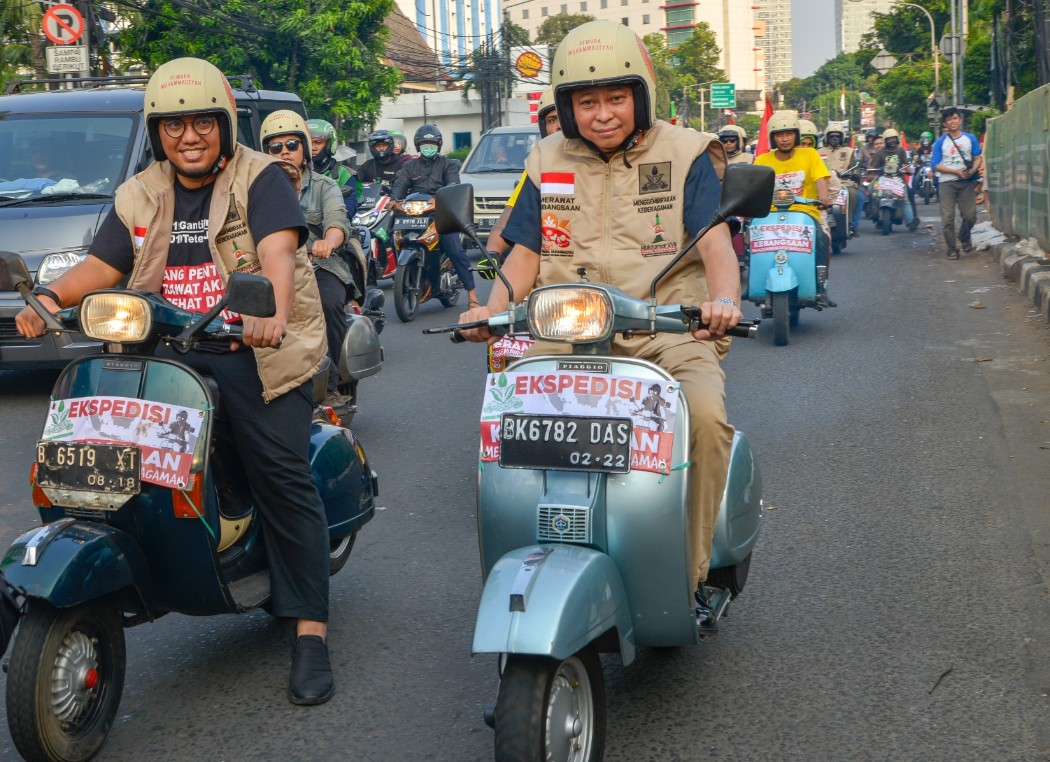 Serukan Keberagaman, Jonan Jajal Vespa Bareng Pemuda Muhammadiyah