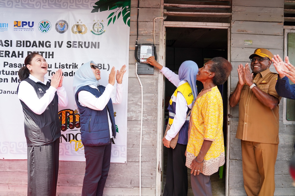 Seruni Kabinet Merah Putih Salurkan Bantuan Listrik dan Paket Sembako di Merauke