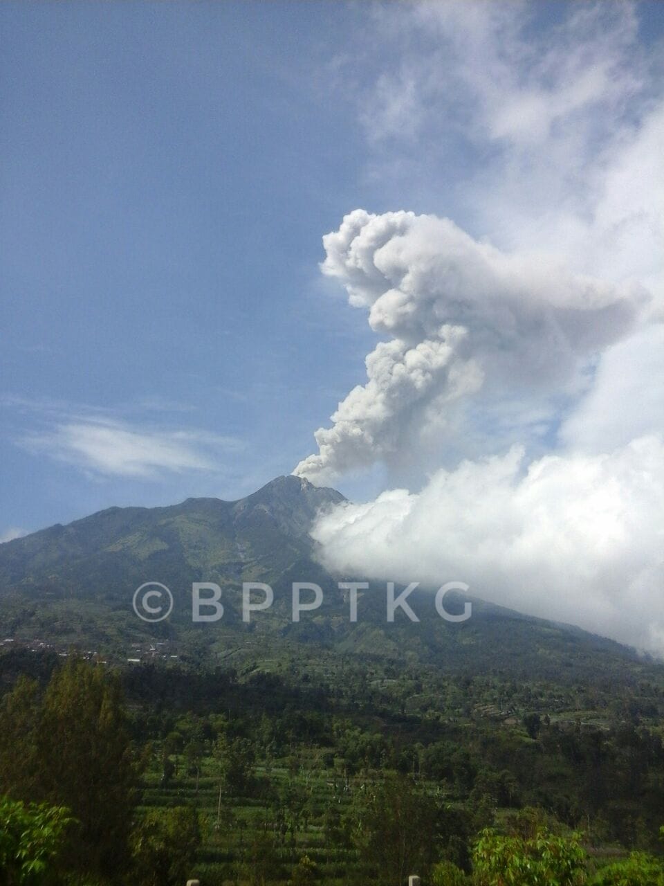 Status Gunung Merapi Naik ke Level II (Waspada), Warga KRB III Diminta Tingkatkan Kewaspadaan