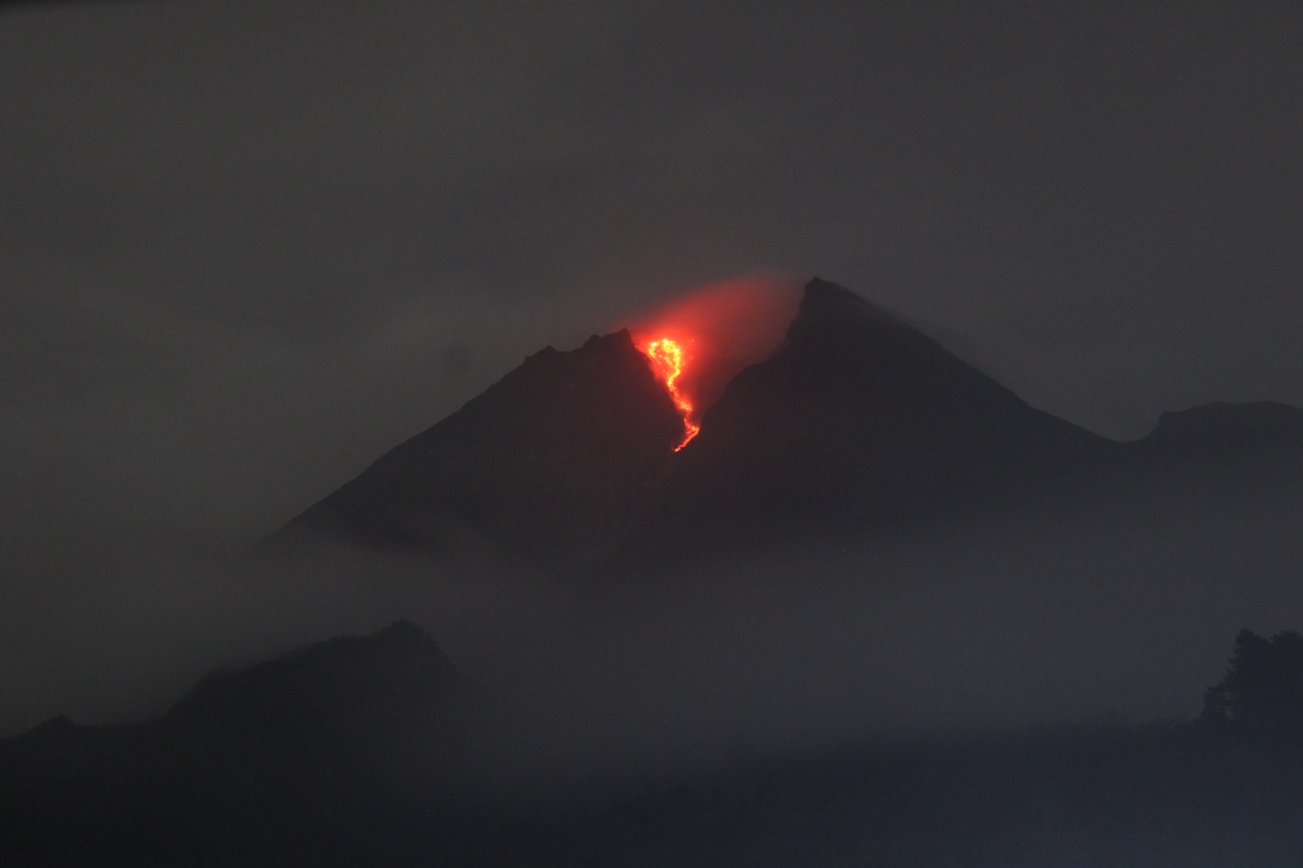 Status Gunung Merapi Tetap “SIAGA”, Warga Diminta Hindari Daerah Potensi Bahaya