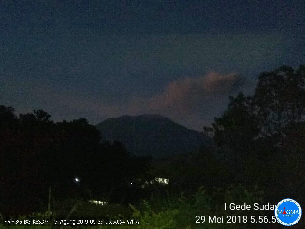 Status Masih Siaga, Gunung Agung Aman di Luar Radius 4 Km