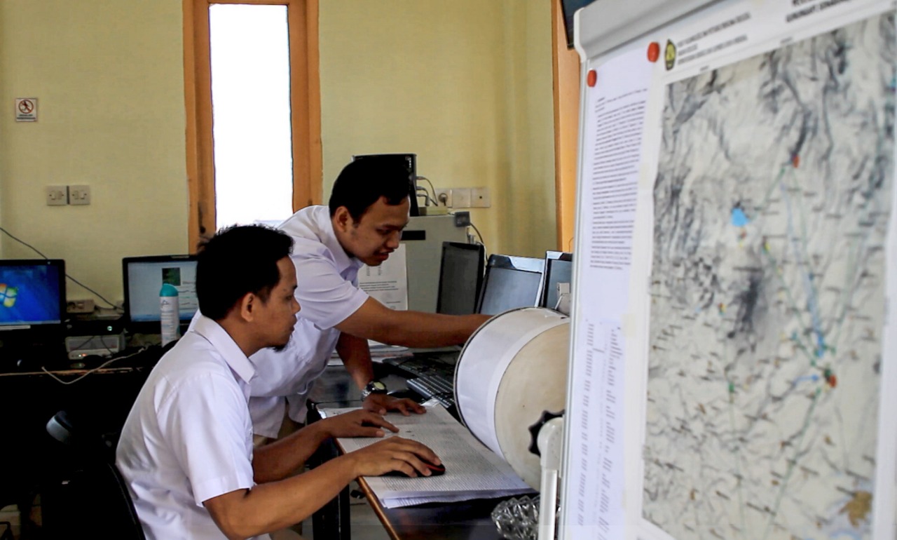 Suka Duka Sang Pengamat Gunung Sinabung