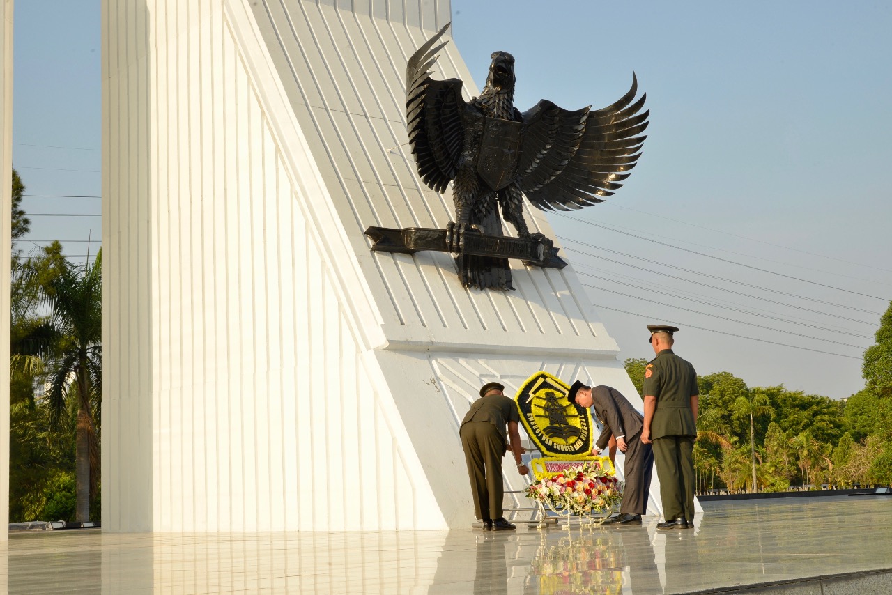 Tabur Bunga di Makam Mantan Menteri ESDM, Pengingat Perjuangan Masa Depan