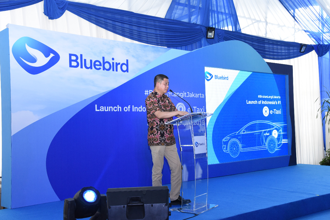 Taksi Listrik Pertama di Indonesia Diluncurkan, Jonan: Emisi Lebih Rendah dan Polusi Lebih Kecil