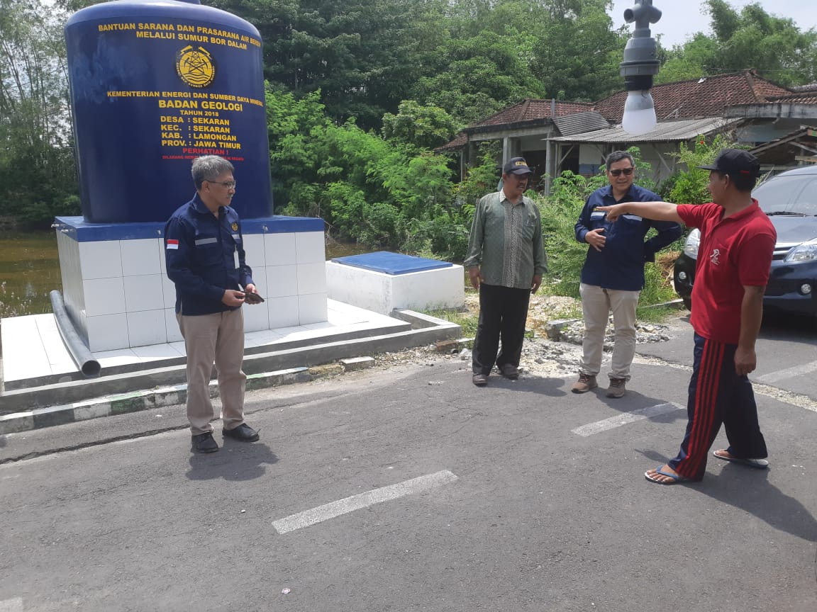 Tandon Air Biru Menyeka Embung Keruh Warga Lamongan