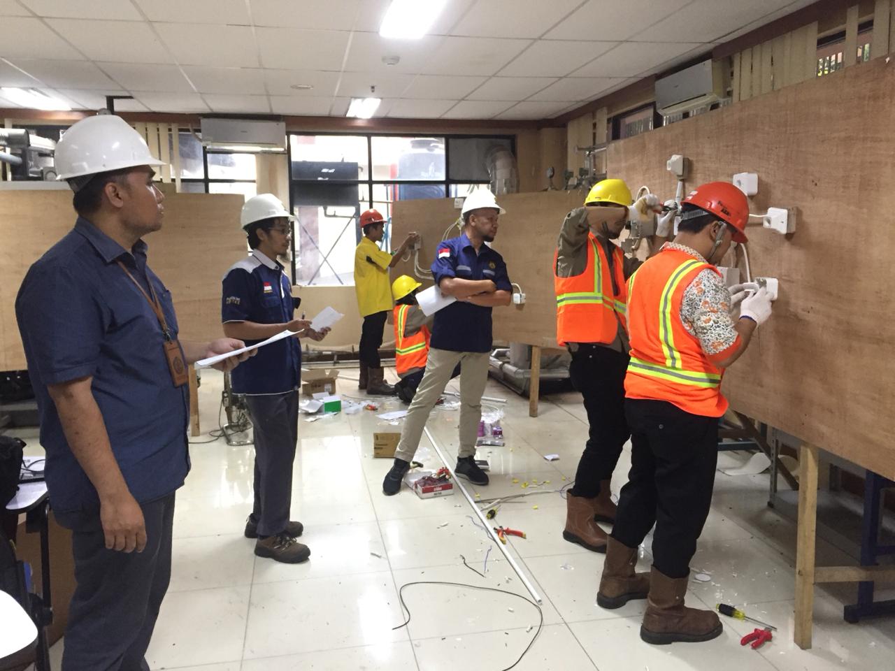 Tenaga Teknik ketenagalistrikan Bersertifikat, Beri Rasa Aman Menggunakan Listrik