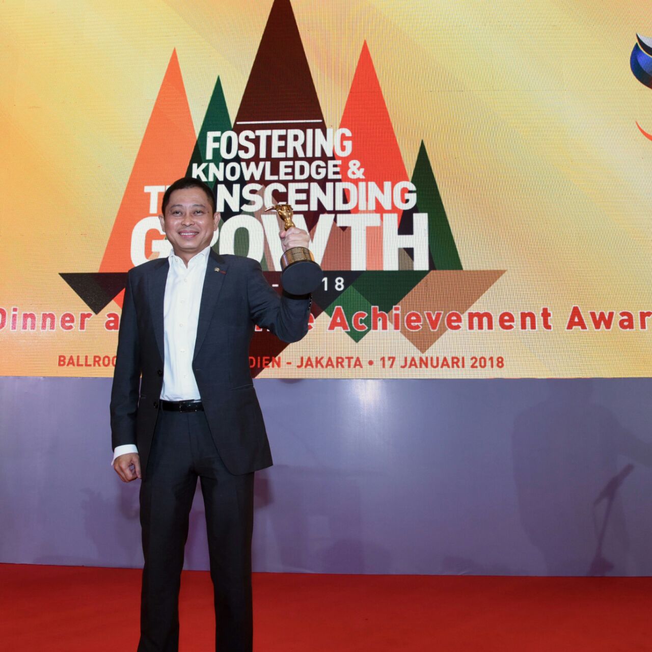 Terima Lifetime Achievement Award dari Universitas Indonesia, Jonan: Nyuruh, Marah, Memuji