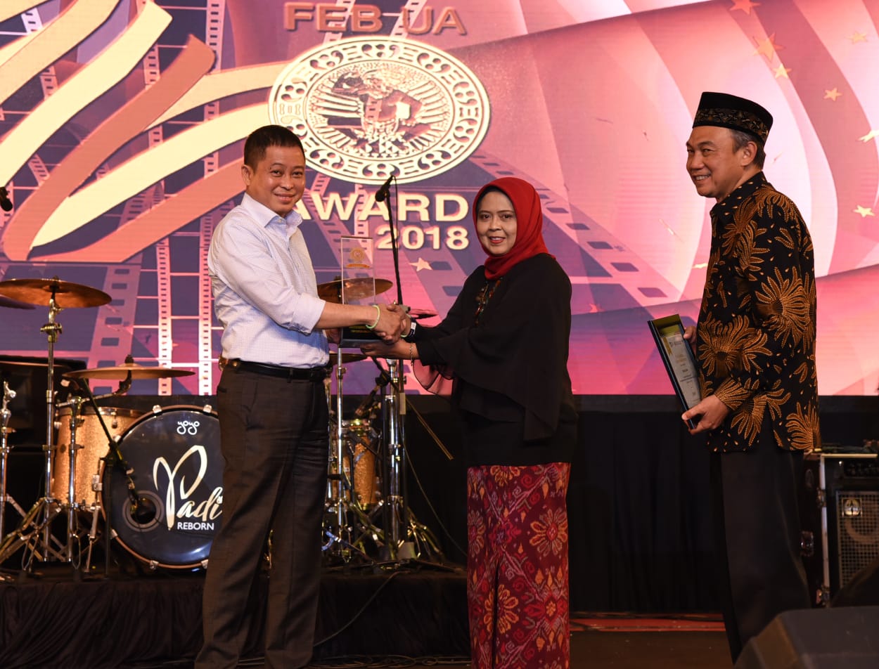 Terima Outstanding Achievement Awards, Jonan: Jangan Terpaku Pada Latar Belakang Pendidikan