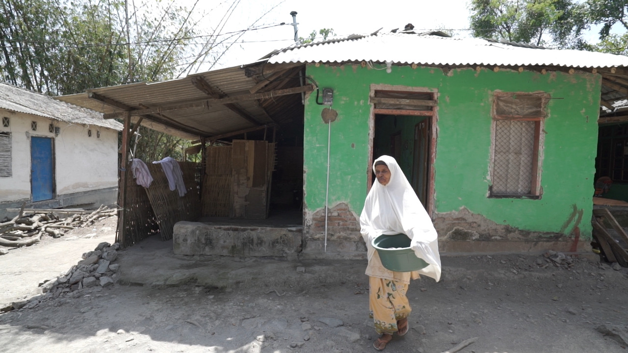 Terima Sambungan Listrik Gratis, Nurhasanah Kini Tambah Penghasilan dari Jualan Es Buah