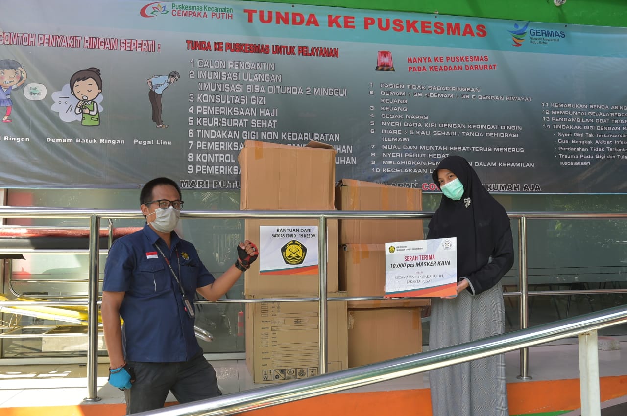 Tim Gugus Tugas Percepatan Penanganan COVID-19 ESDM Terus Bergerak Beri Bantuan Masker
