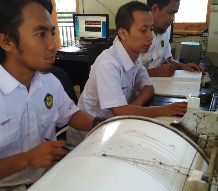 Tugas Sang Pengamat Gunung di Hari Idulfitri