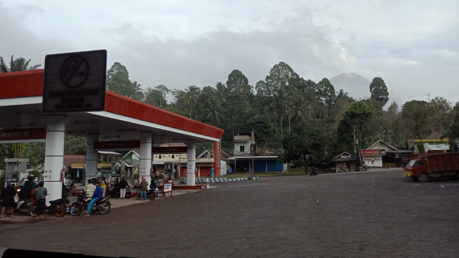 Update Erupsi Gunungapi Semeru: Stok dan Distribusi BBM dan LPG Aman