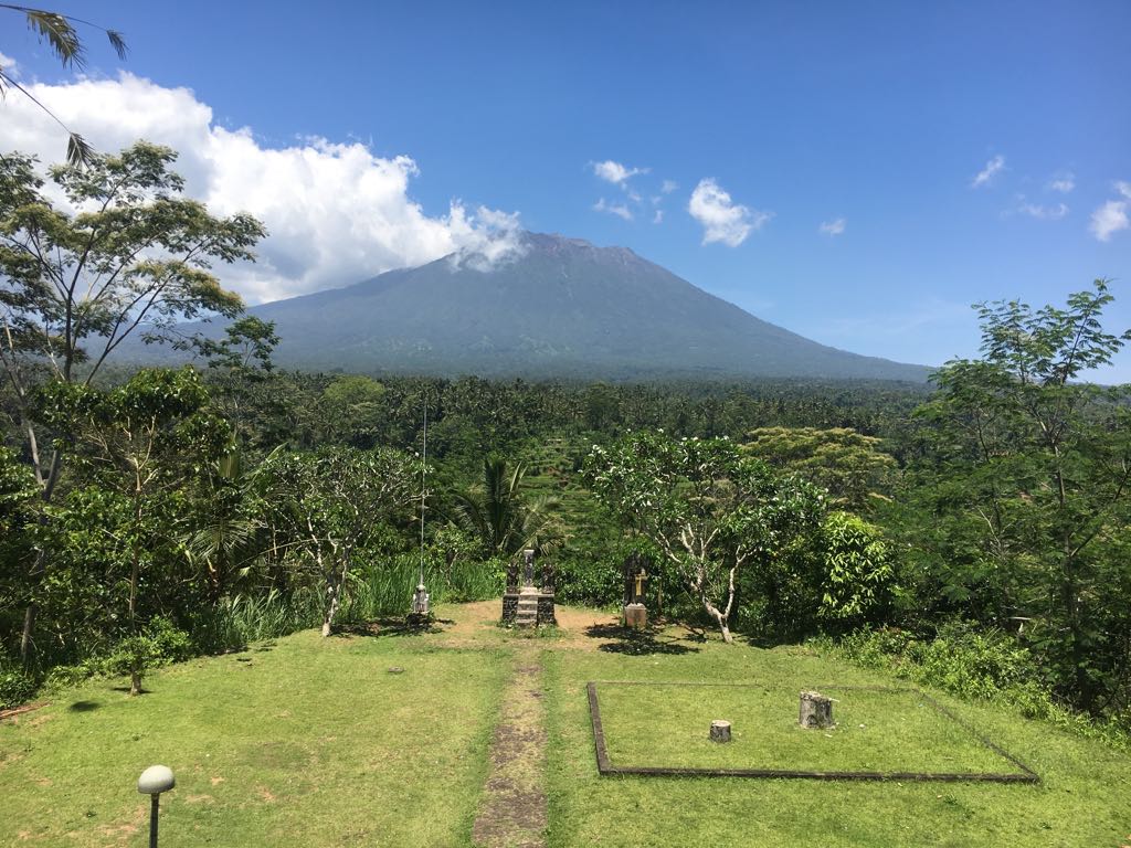 Warga Karangasem Sambut Gembira Turunnya Status Gunung Agung ke Level SIAGA