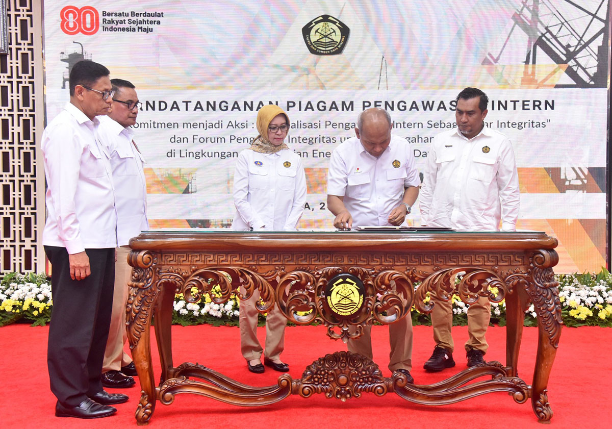 Wujudkan Tata Kelola Bersih dan Akuntabel, Pimpinan KESDM Tandatangani Internal Audit Charter