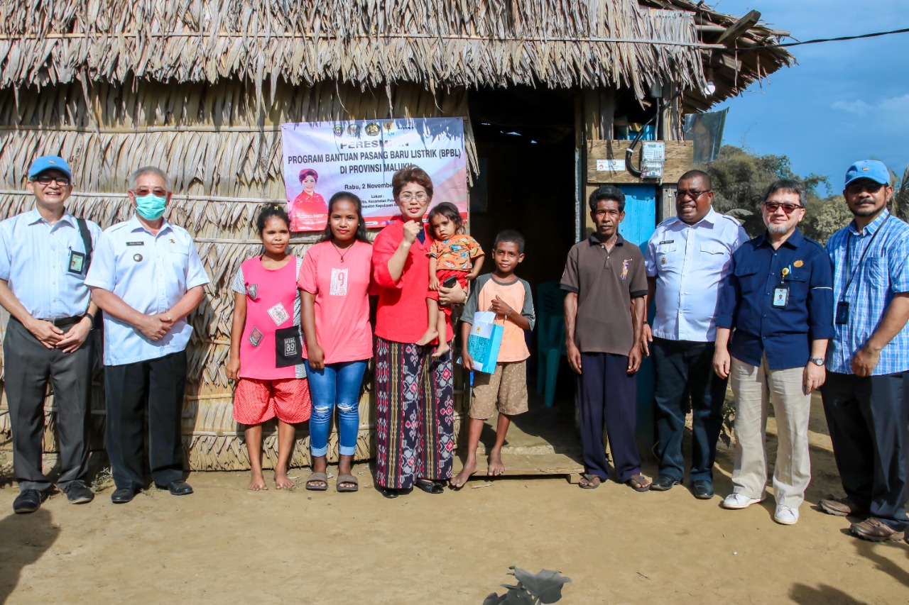 1.904 Rumah Tangga Tidak Mampu di Provinsi Maluku Nikmati Bantuan Pasang Baru Listrik