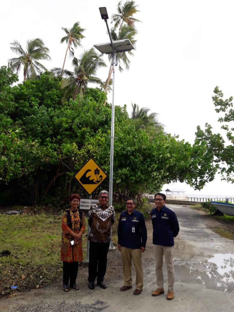 300 unit PJU-TS Dukung Penerangan Jalan Propinsi Maluku