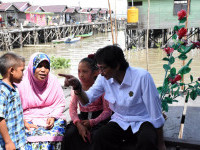 Anak Kampung Nelayan Siandau: Terima kasih ESDM, Dusun kami Sudah Terang