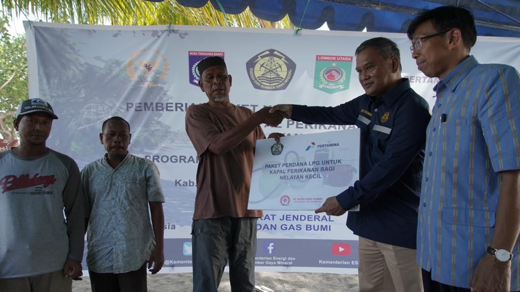 Bantu Perekonomian Pasca Gempa, Pemerintah Bagikan 650 Konkit Nelayan Kecil di Lombok Utara