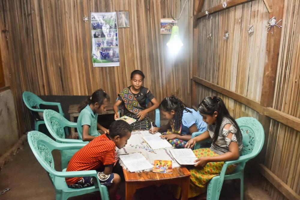 Belasan Desa di Timor Tengah Utara Kini Merdeka Dari Gelap