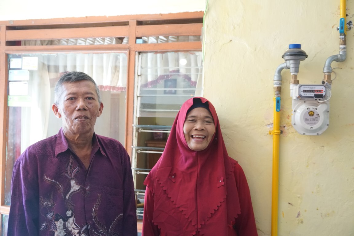 Gas Bumi Sudah Mengalir, Nenek Saniah Tak Lagi Gunakan Kayu Bakar
