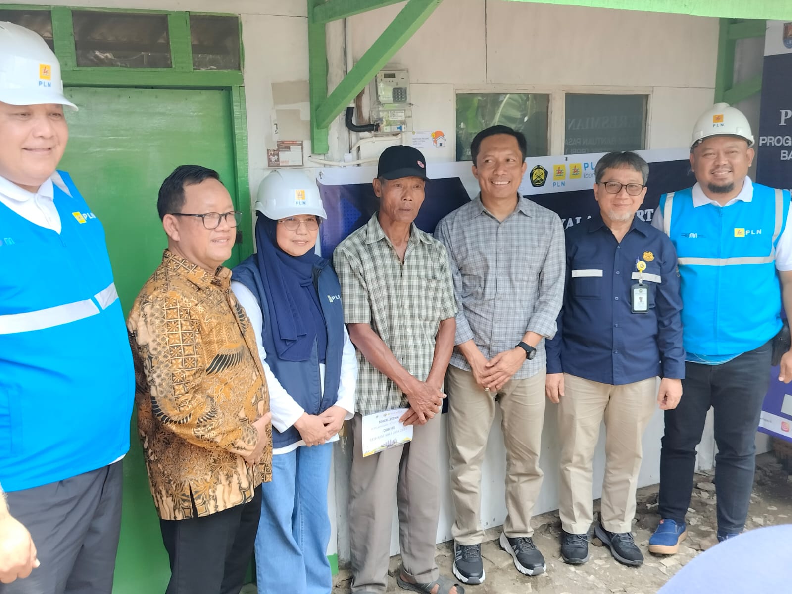 Hadir di Cilacap, Bantuan Pasang Baru Listrik Sasar 1.762 Rumah Tangga Tidak Mampu