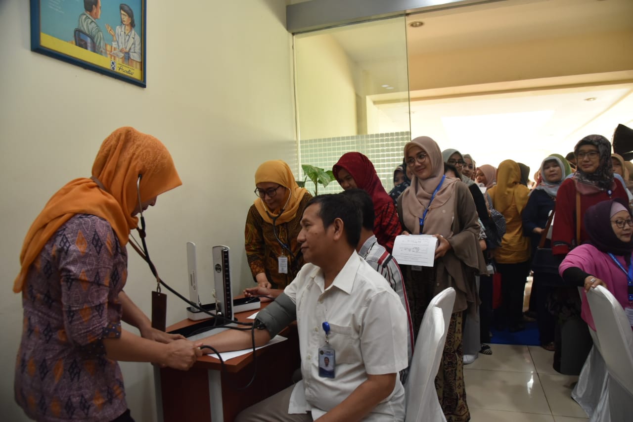 HUT Pertambangan dan Energi ke 73, Ibu Menteri Gelar Sosialisasi dan Vaksin Difteri