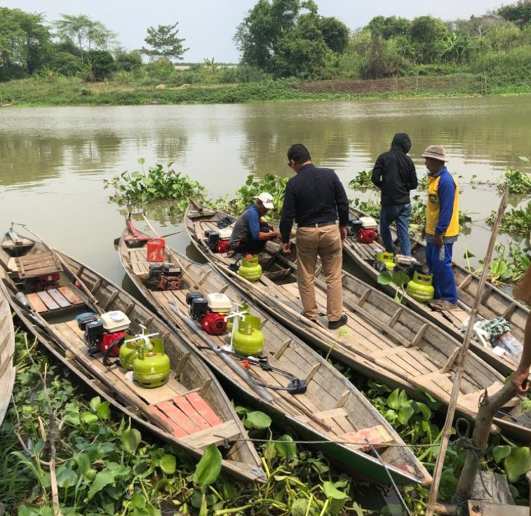 Kementerian ESDM Bagikan 950 Paket Konkit Untuk Nelayan OKI