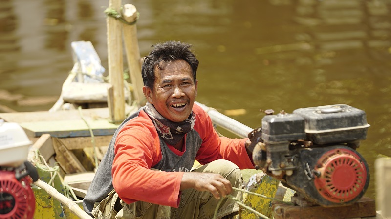 Kementerian ESDM Bagikan Konkit Gratis Untuk Nelayan Mataram