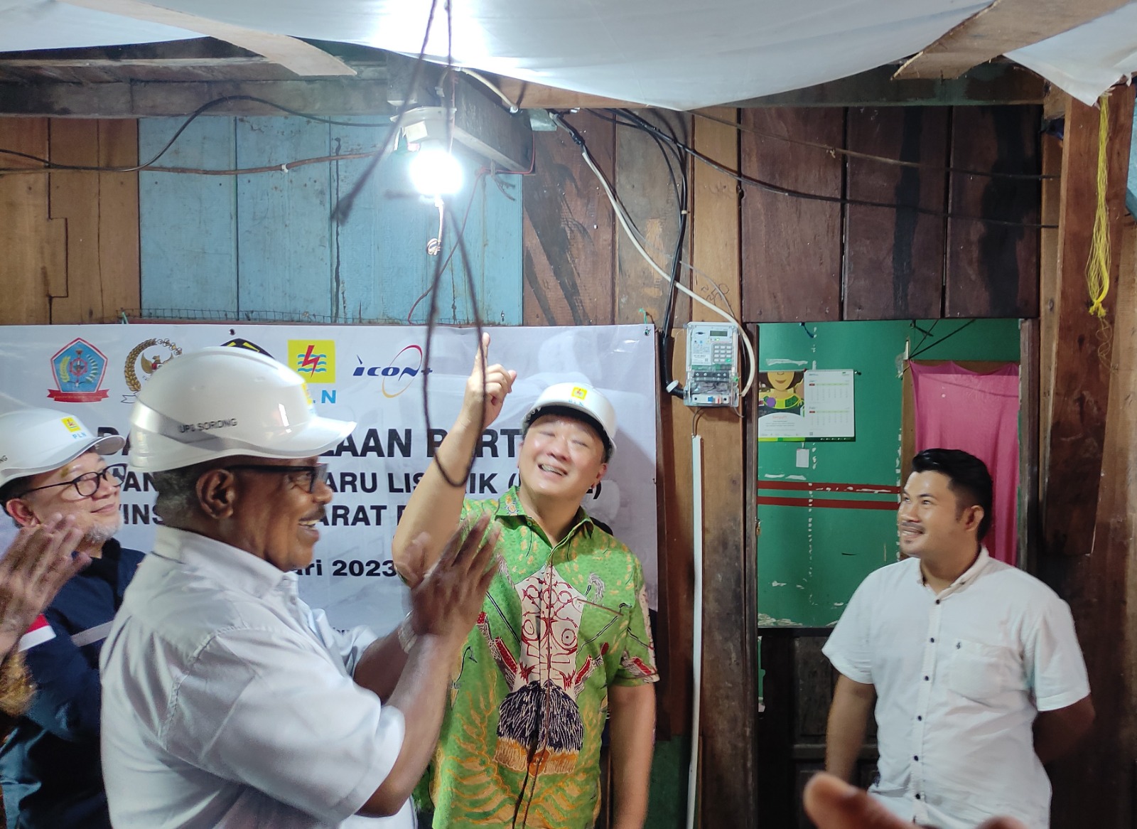 Kementerian ESDM Sambung Listrik Gratis ke 340 warga Papua Barat Daya Sepanjang Tahun 2022