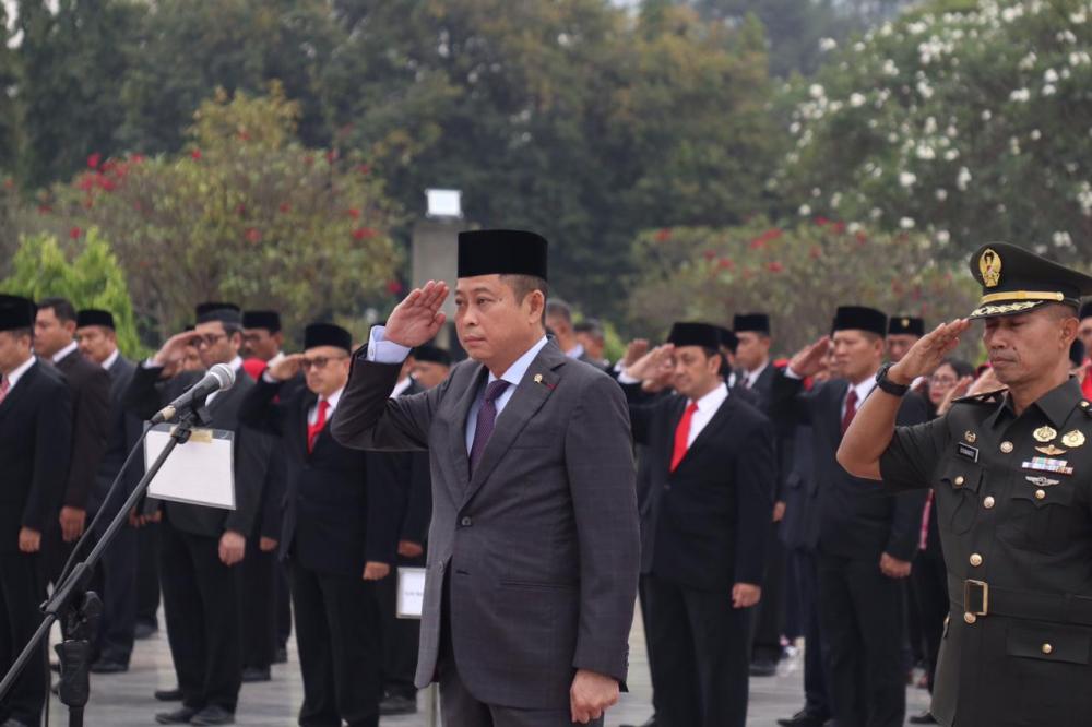 Kementerian ESDM Serentak Laksanakan Upacara dan Ziarah Makam Pahlawan Energi Indonesia