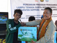 Lebih Dari 1600 Warga Sulawesi Kini Nikmati Terangnya Lampu