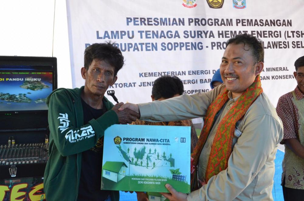 Lebih Dari 1600 Warga Sulawesi Kini Nikmati Terangnya Lampu