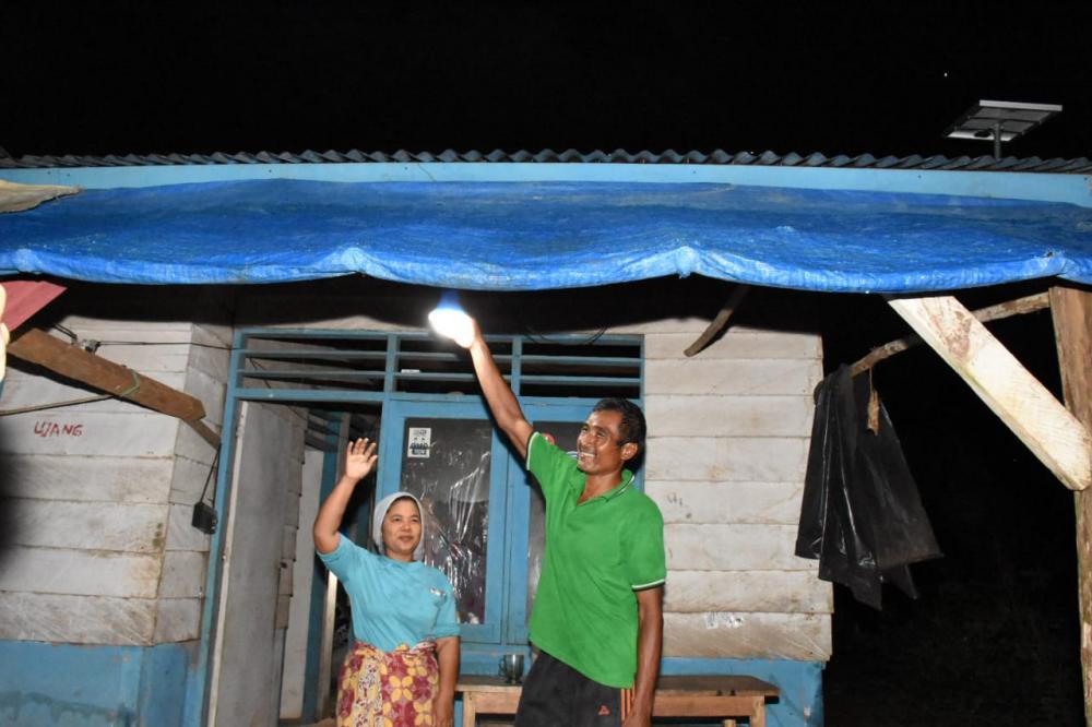 LTSHE Dukung Aktivitas Malam Hari Pemukiman Transmigrasi di Konawe Utara