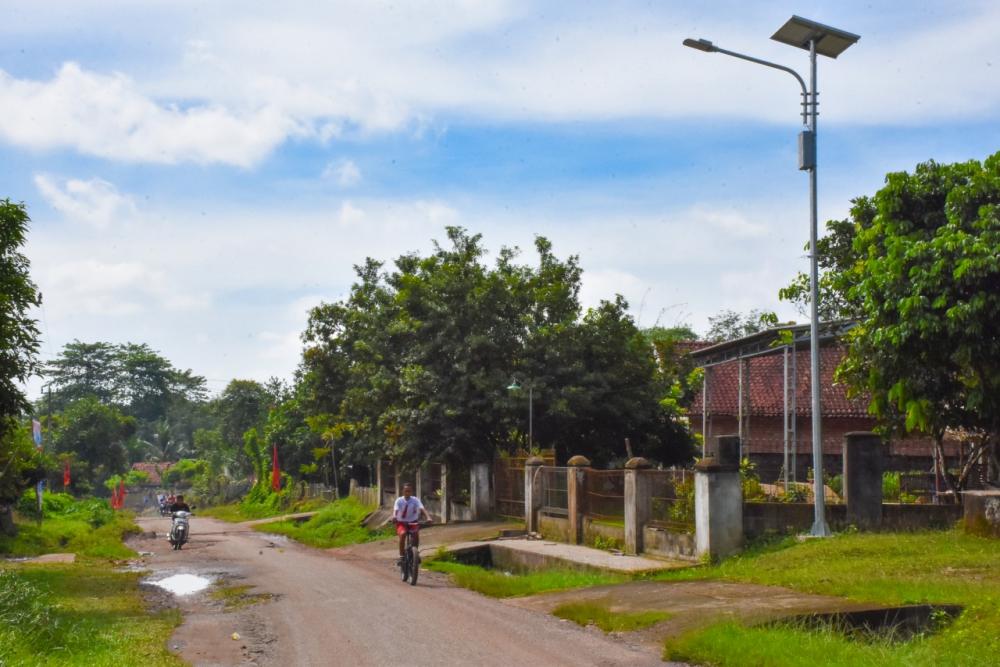 Masyarakat Ogan Ilir Kini Nikmati Penerangan Tenaga Surya
