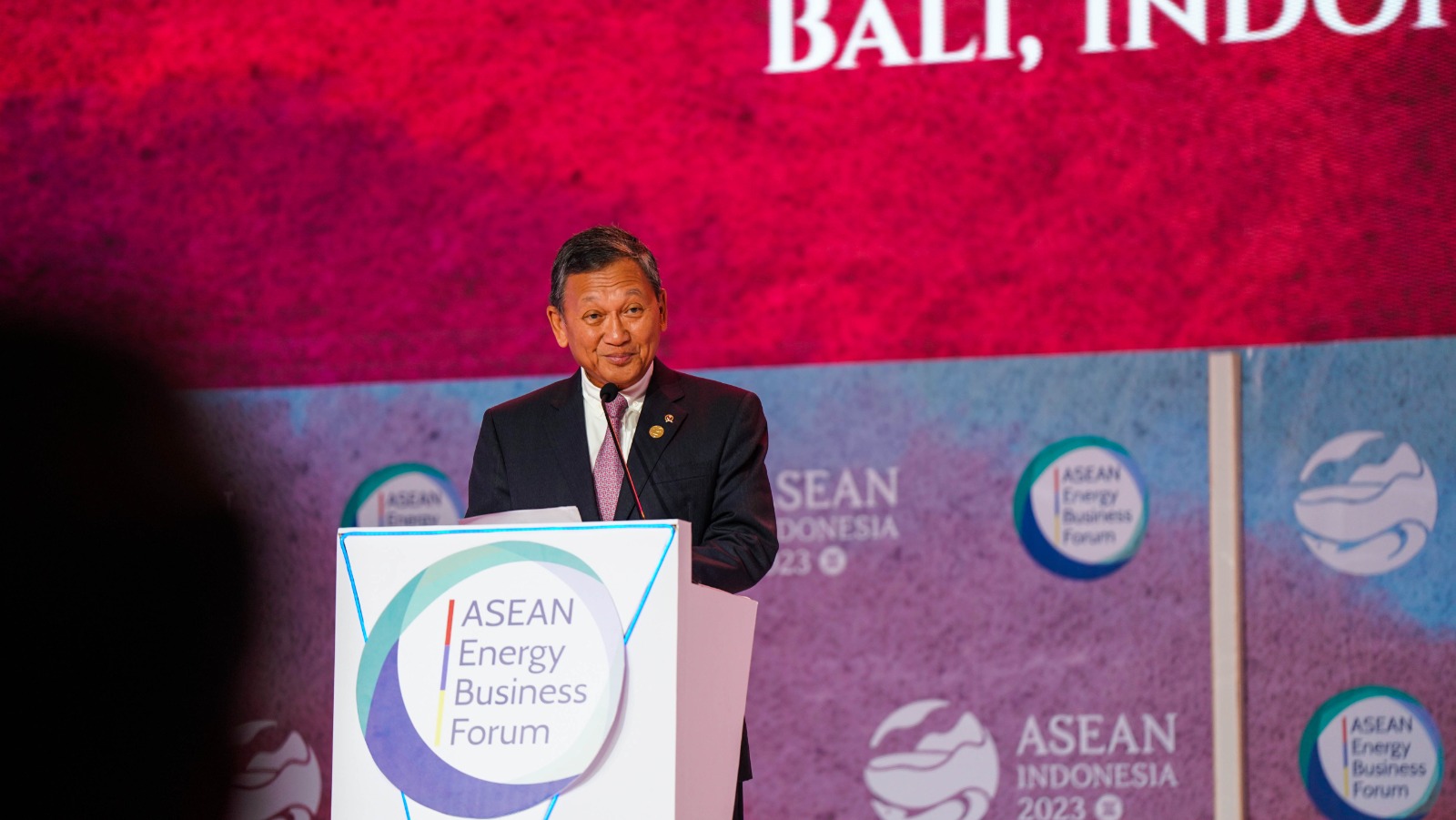 Membuka Seremoni AMEM-41 & AEBF, Menteri ESDM Tekankan Interkonektivitas untuk Energi Berkelanjutan