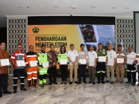 Menteri ESDM Berikan Penghargaan Bagi Tim Siaga Bencana Sulawesi Tengah
