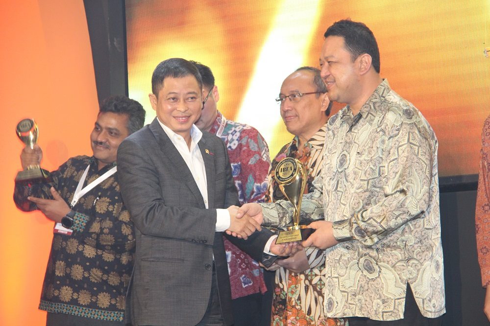 Menteri ESDM Serahkan Penghargaan IBEA 2017