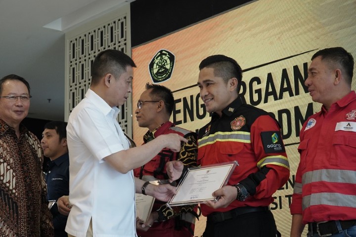 Menteri ESDM Serahkan Penghargaan Untuk Tim ESDM Siaga Bencana Sulawesi Tengah