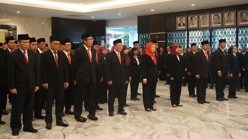 Menteri Jonan Lantik 85 Pejabat di Lingkungan KESDM: Jangan Hambat Investasi